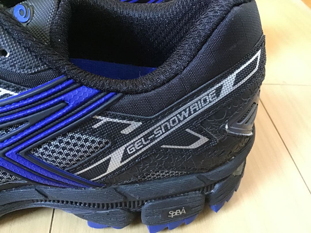 asics ランニングシューズ　ゲルスノーライド　　２６センチ