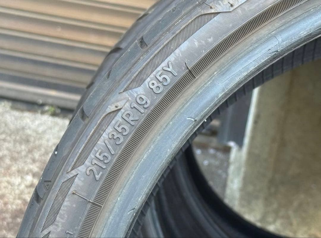 中古ＮＩＴＴＯ　ＮＴ５５５　Ｇ２ ２１５/３５Ｒ１９　８５Ｙ　4本　値下げ可