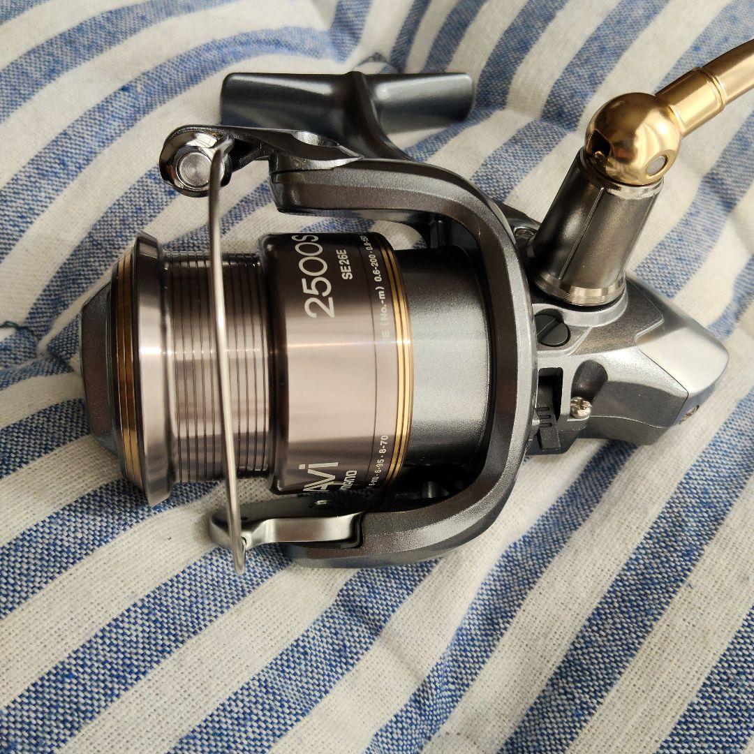 【極美品】スピニングリール 人気シリーズ　ナビ NAVi 2500S SE26E