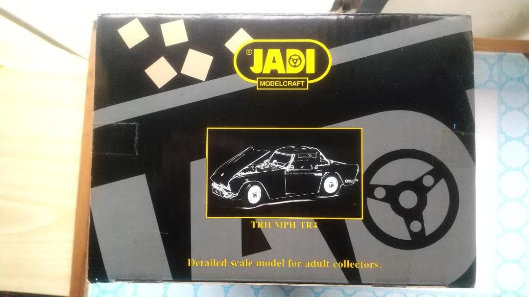 JADI 1/18TRIUMPH TR4 トライアンフ
