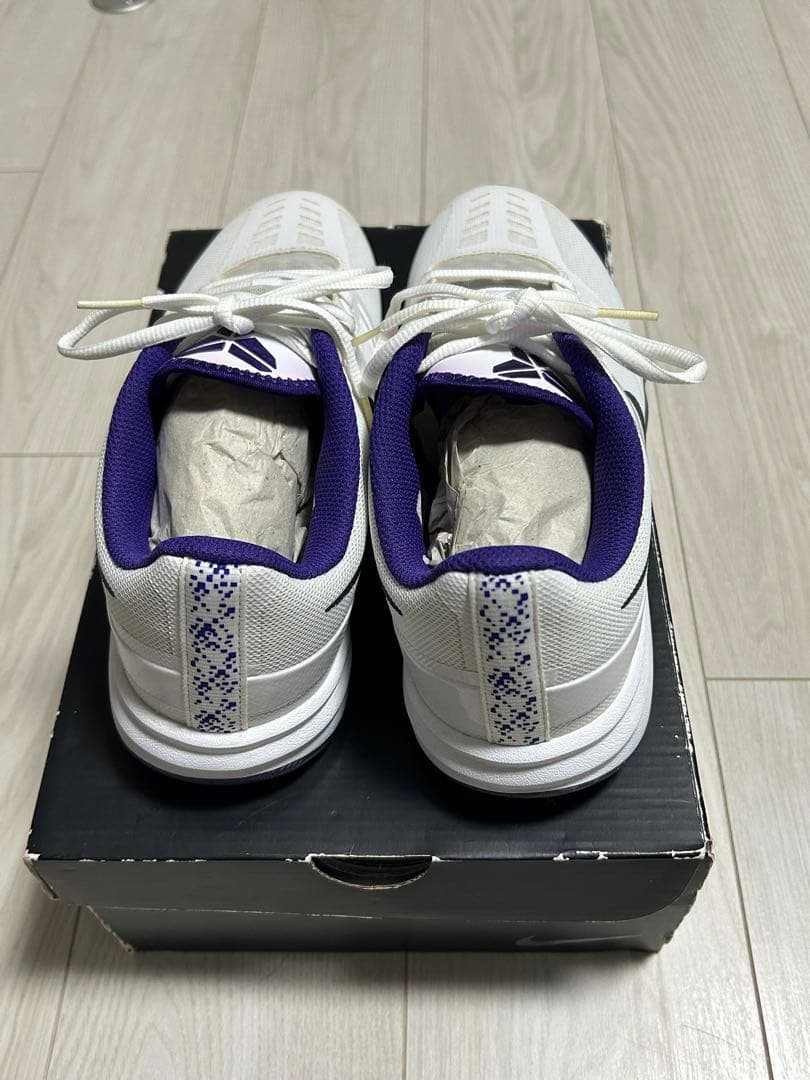 Nike Kobe Mentality 9.5 ホワイト/パープル