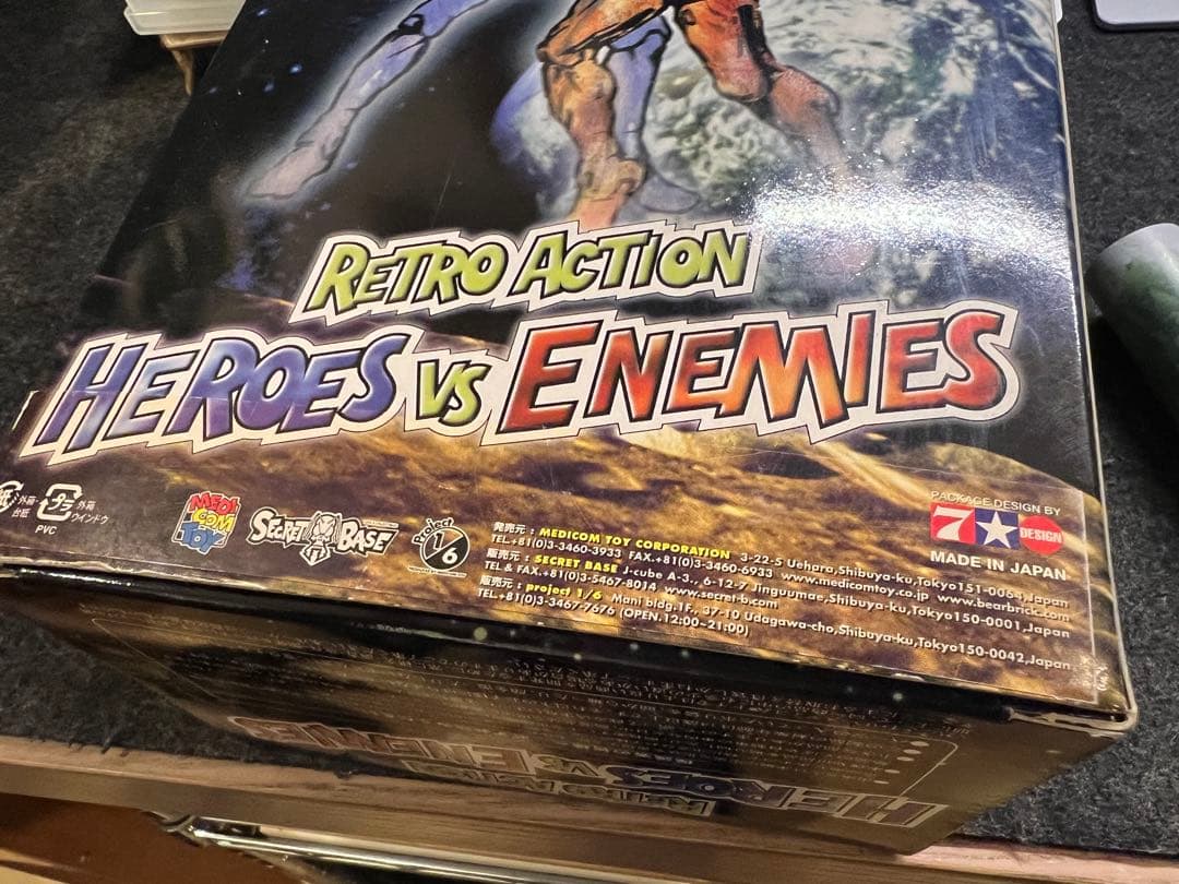 Retro Action Heroes 怪人蜂男　バッジおまけ付き