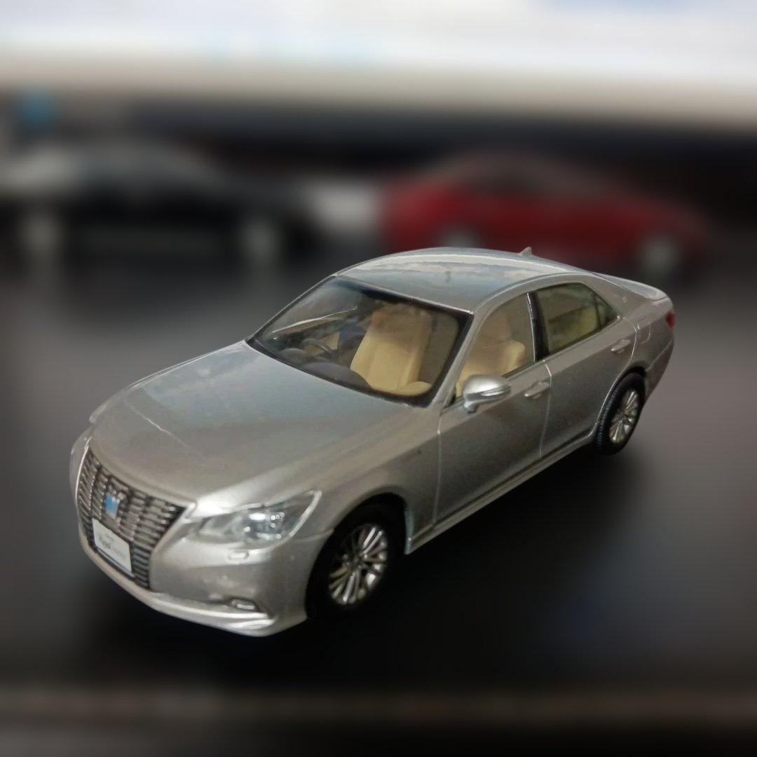 トヨタ クラウン ロイヤルサルーン色見本２台(ジャンク)セット。