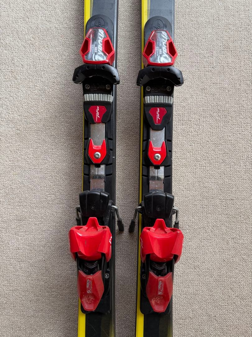 オガサカスキートライアンGS- 180cm 黒/黄色 チロリアビィンディング付き