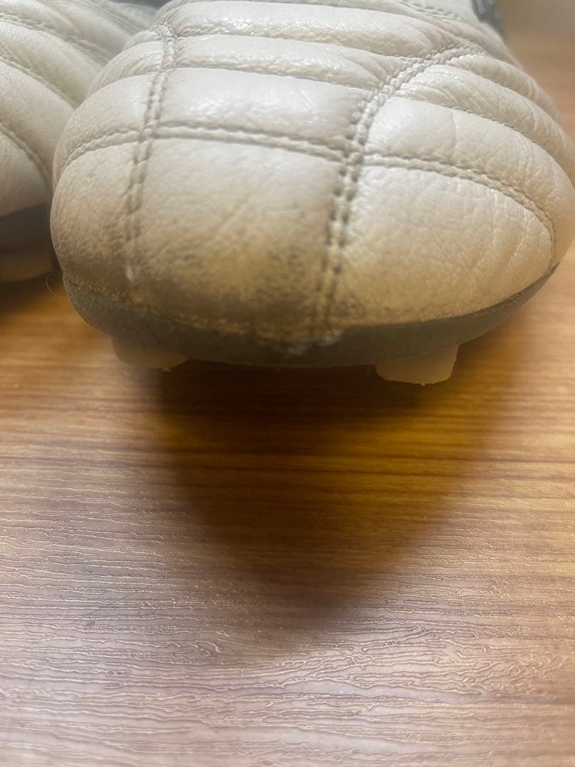 モレリアNEO 4 β 27cm サッカースパイク 美品 人気サイズ！