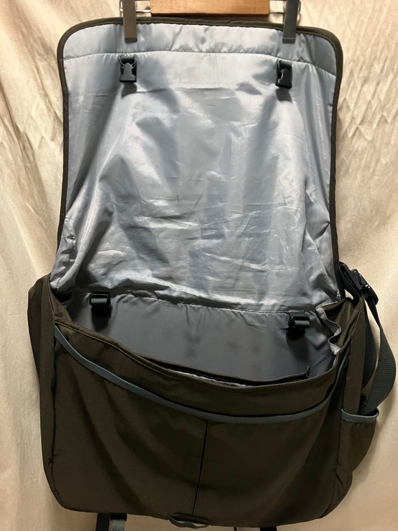 美品 patagonia クリティカルマス メッセンジャーバッグ S8 大型