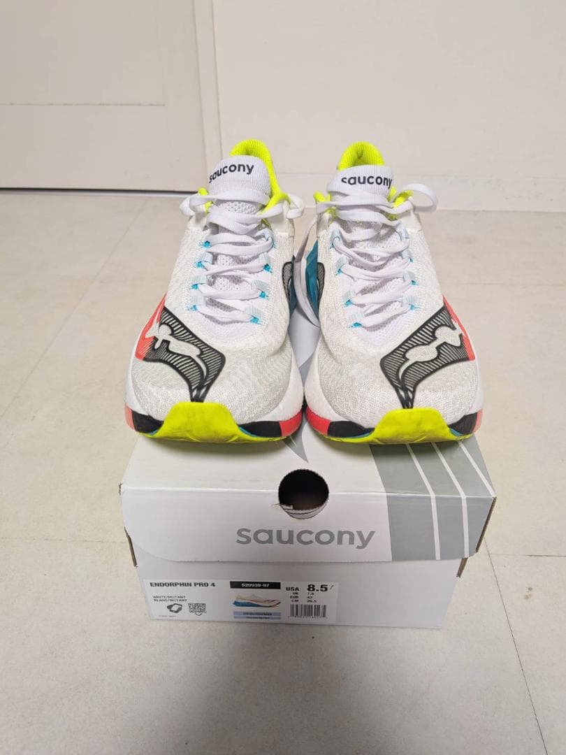 美品　saucony ENDORPHIN PRO 4 26.5cm