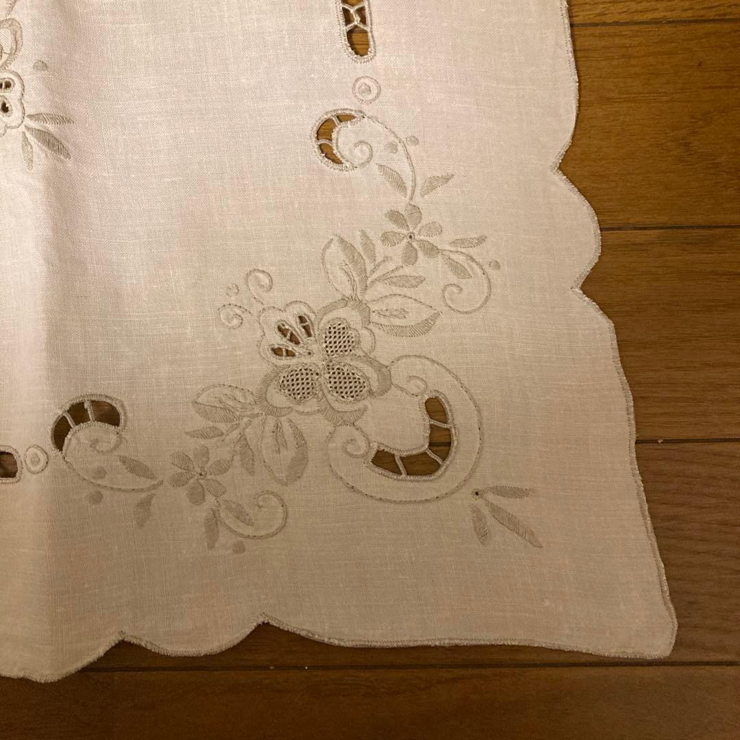 昭和レトロ　レースが可憐なテーブルクロス　中古品