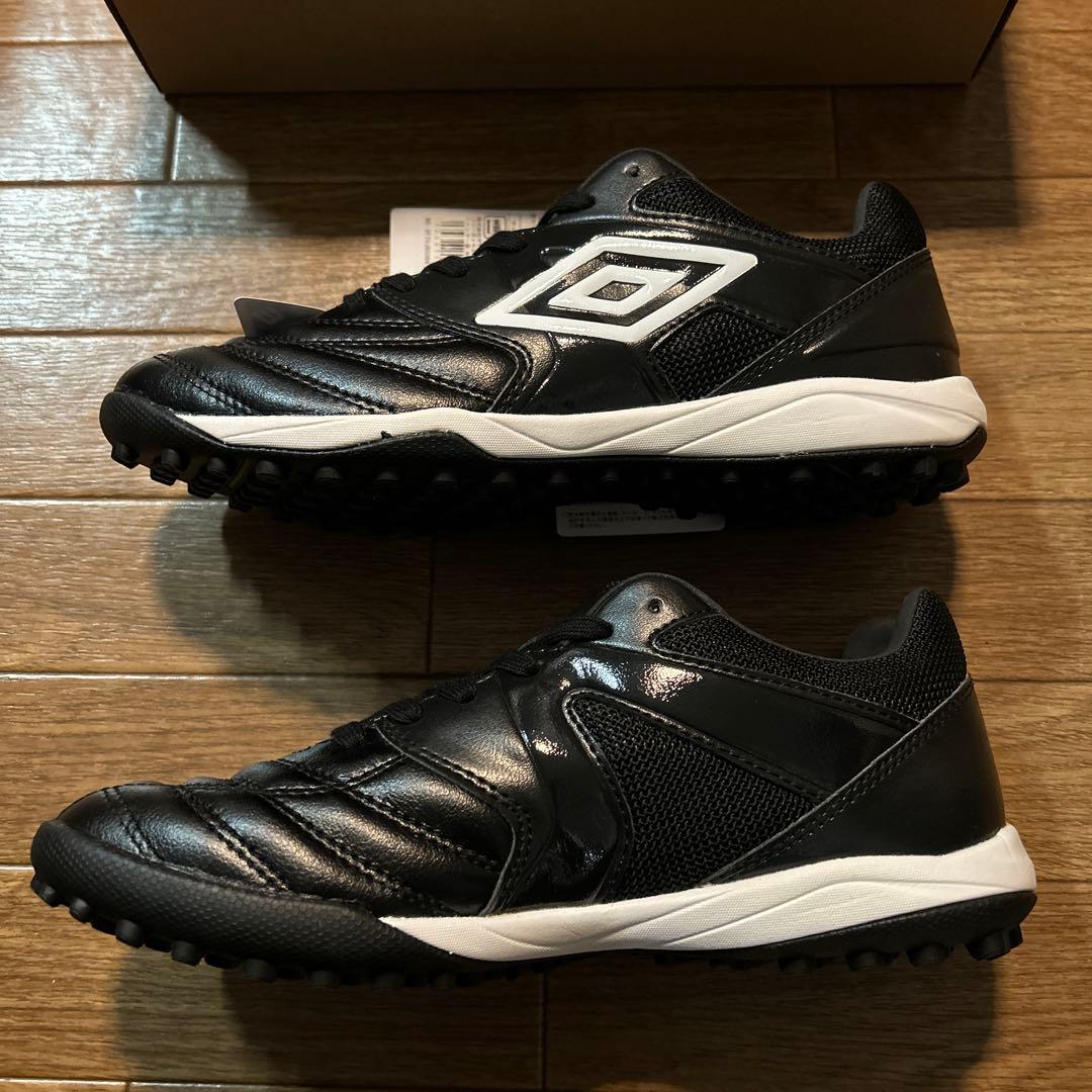UMBRO アクセレイター TR WIDE LE 25.0cw