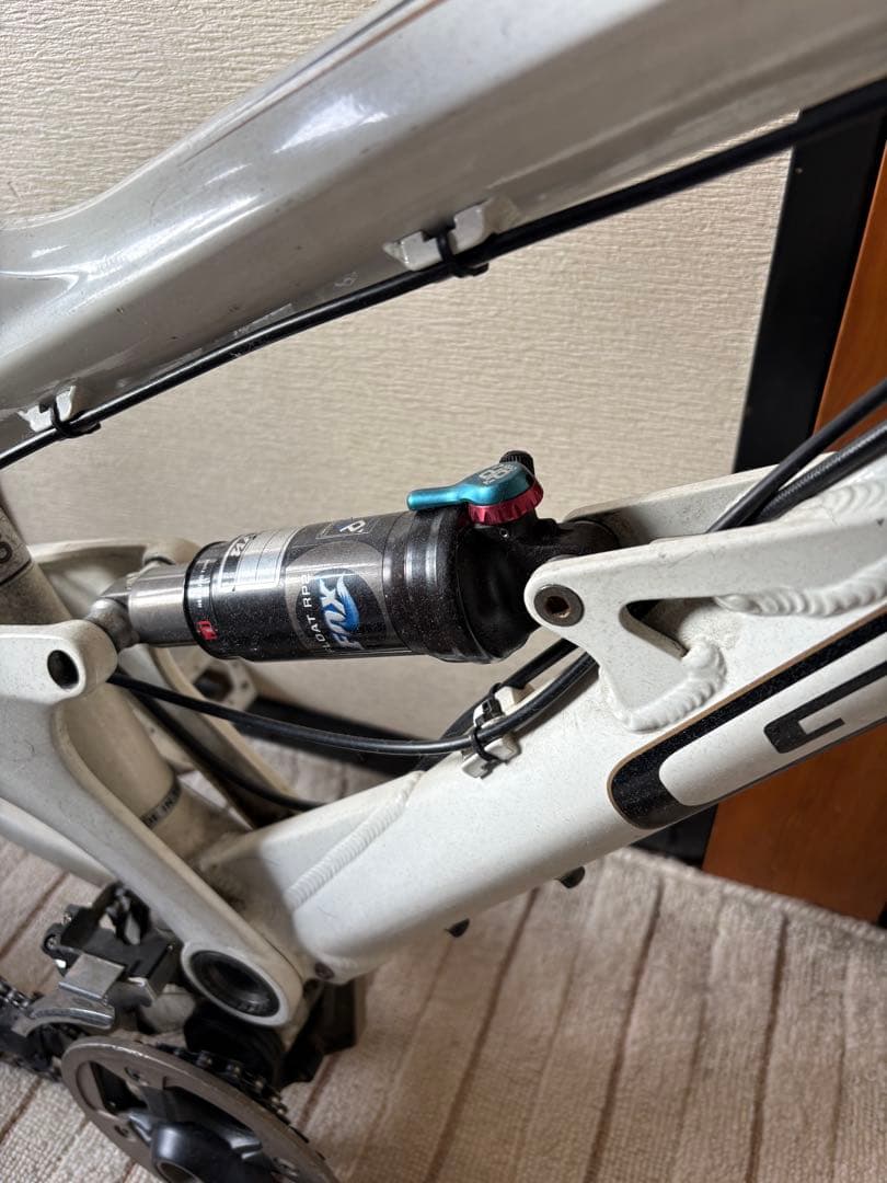ダウンヒル用マウンテンバイク本体　直接取引　（1/31まで出品）