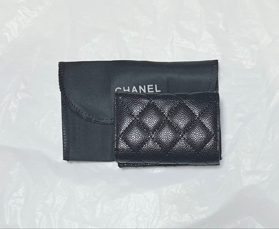 CHANELキルティングキャビアスキンレザーコンパクト財布ブラックシルバー新品