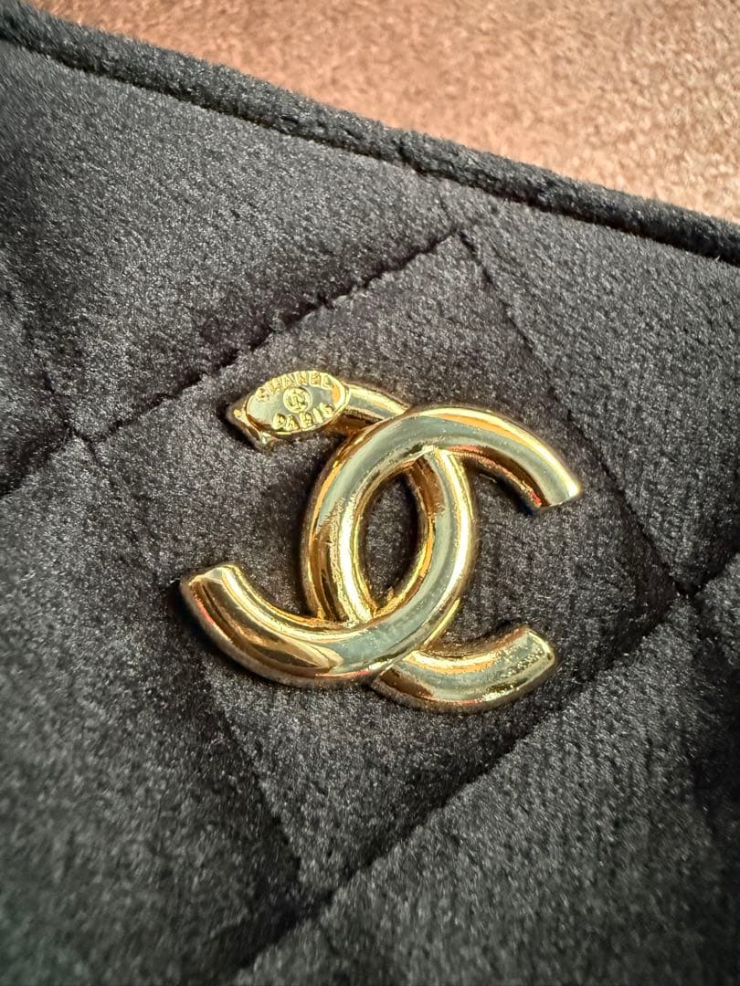 CHANEL ブラックキルティングポーチ