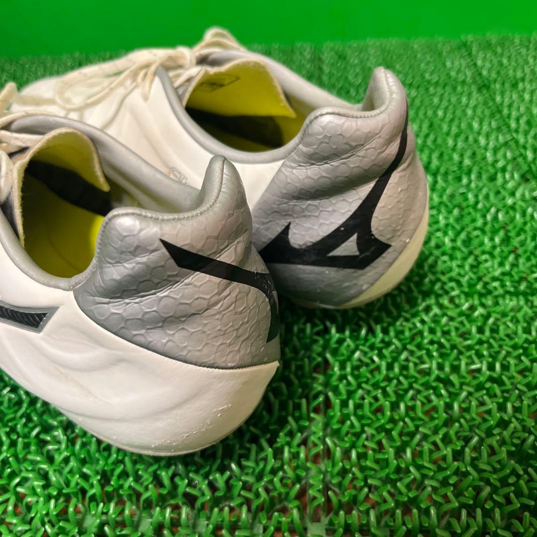 ミズノ サッカースパイク レビュラ V2 SL（ホワイト×シルバー）