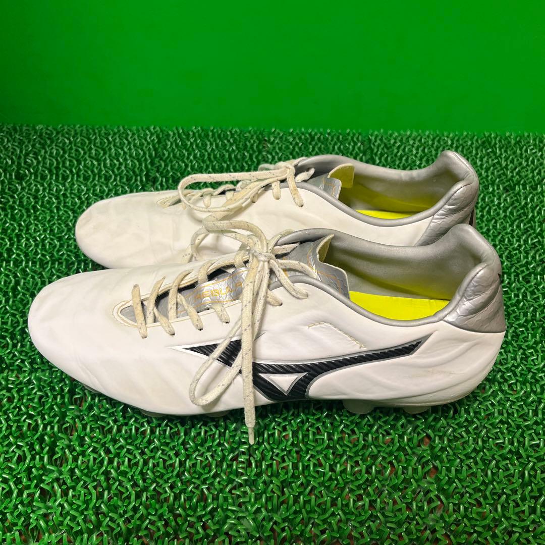 ミズノ サッカースパイク レビュラ V2 SL（ホワイト×シルバー）
