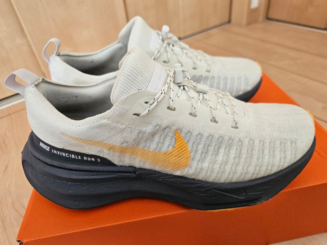美品　ZOOMX インヴィンシブルラン3　イージーオン　27.5