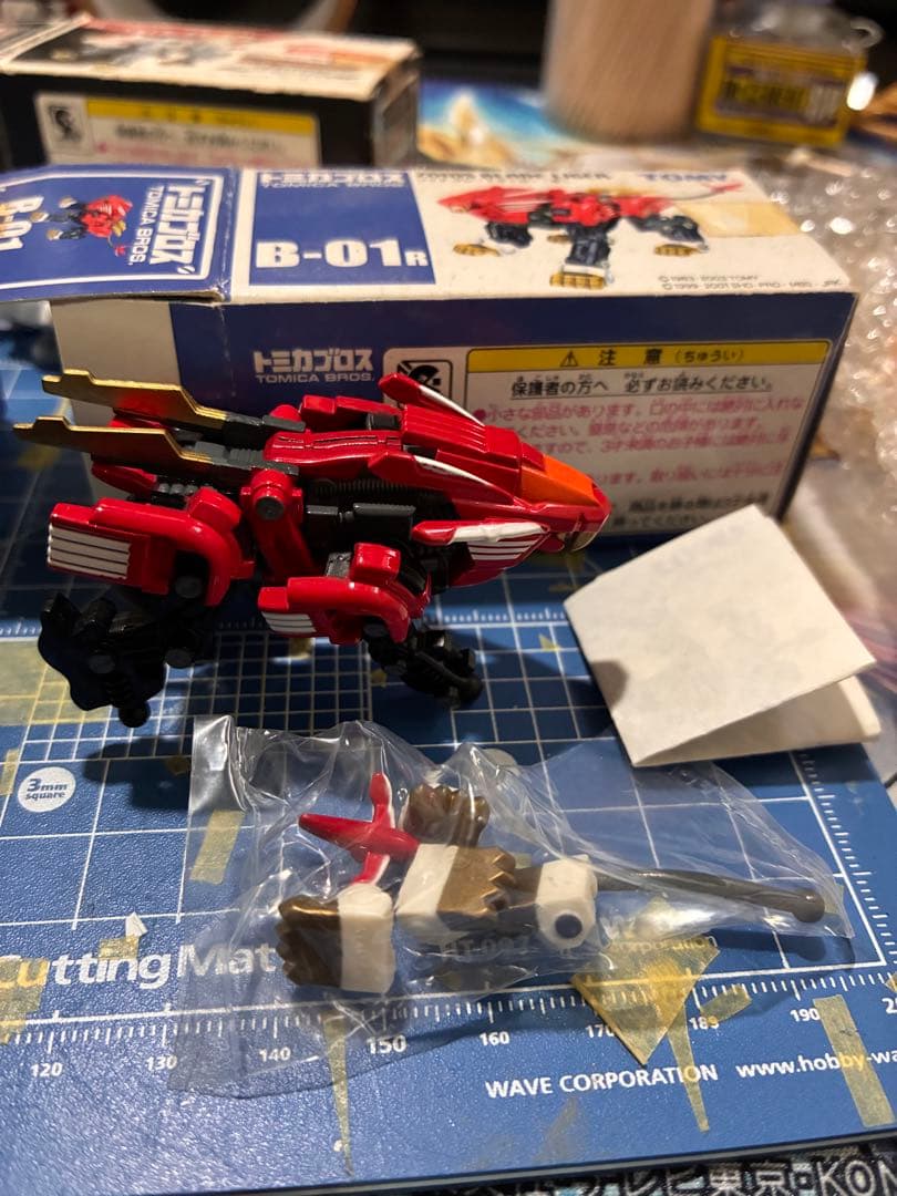 ゾイド　トミカブロス　ブレードライガー　赤　青