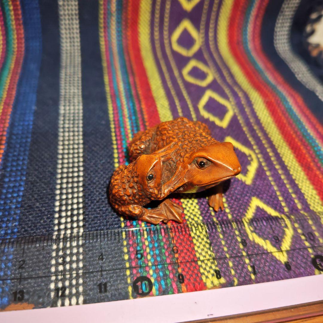 時代提物 木彫根付 在銘【親子蛙】高さ約2.4cm 重さ11ｇ☆名工永正☆緻密彫