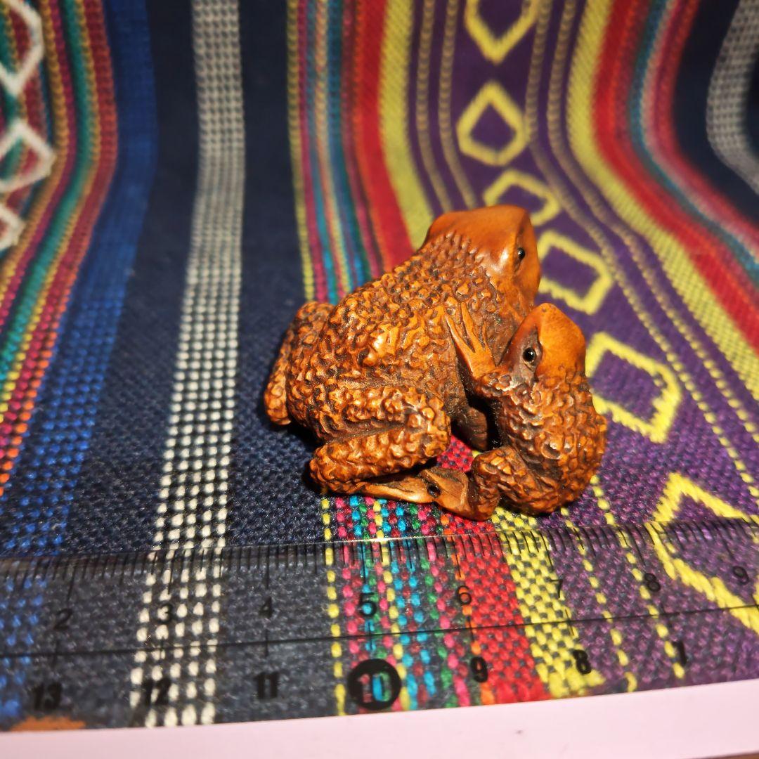 時代提物 木彫根付 在銘【親子蛙】高さ約2.4cm 重さ11ｇ☆名工永正☆緻密彫