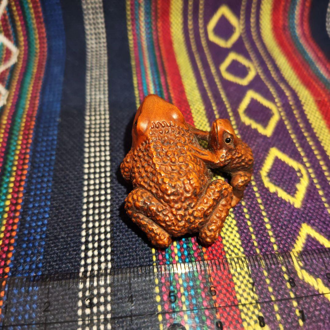 時代提物 木彫根付 在銘【親子蛙】高さ約2.4cm 重さ11ｇ☆名工永正☆緻密彫