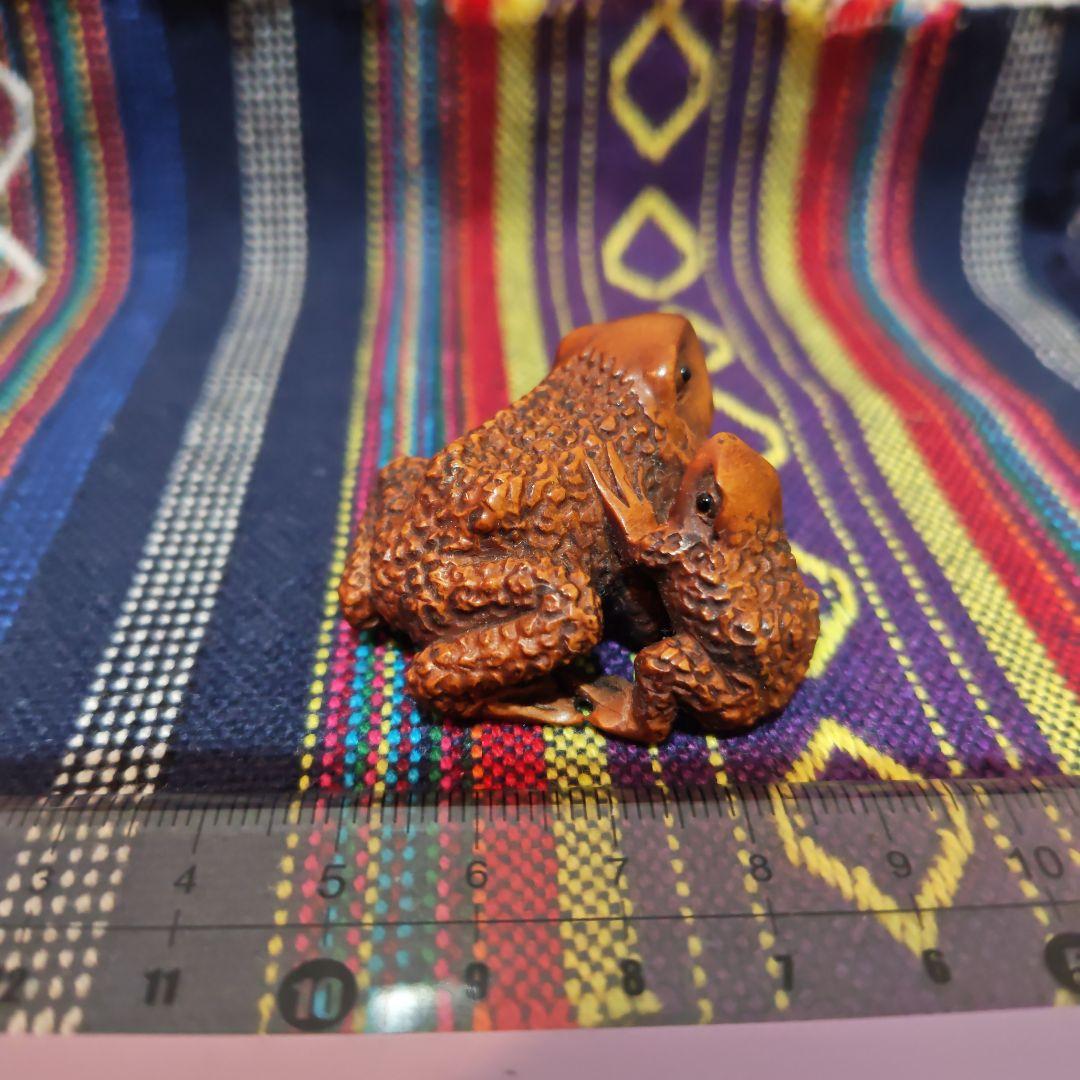 時代提物 木彫根付 在銘【親子蛙】高さ約2.4cm 重さ11ｇ☆名工永正☆緻密彫