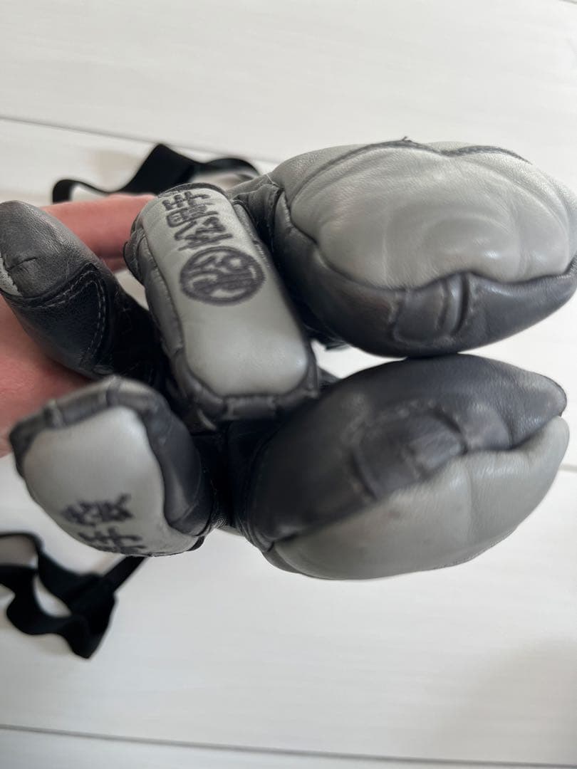 松岡手袋　グレー レザー 手首ストラップ付き　サイズS