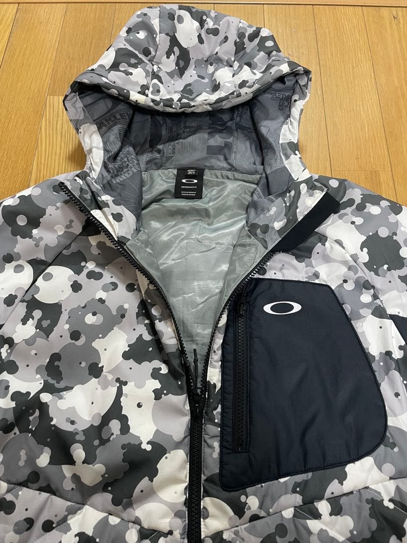 OAKLEY 中綿ジャケット XL 迷彩柄 保温 防寒フード付
