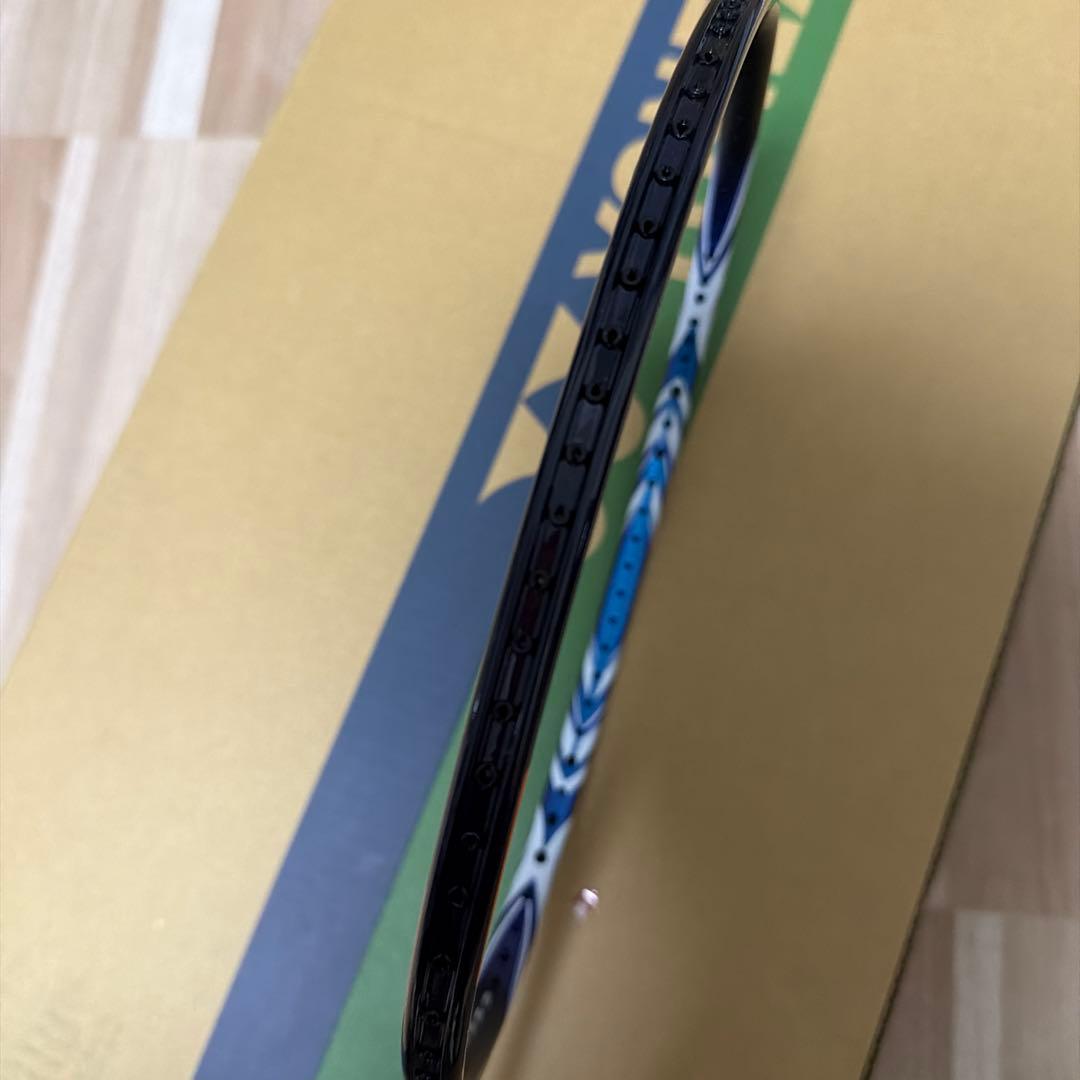 超美品ヨネックスアストロクス100ZZ ダークネイビー4u5バドミントンラケット