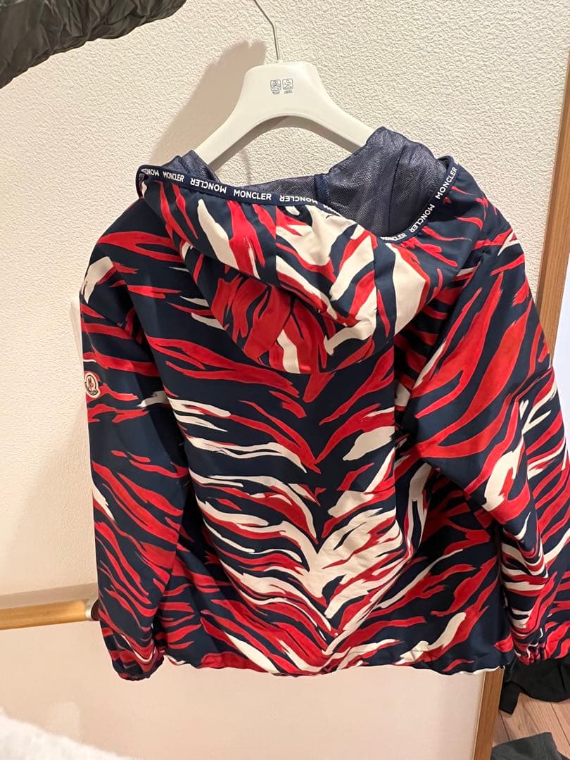 2度着用　MONCLERモンクレール　パーカー