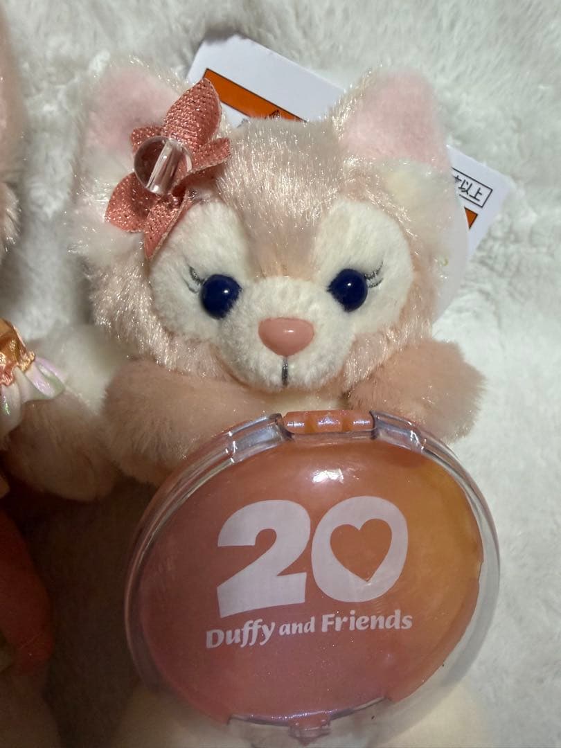 ダッフィー　20周年　カラフルハピネス　リーナベル　ぬいぐるみバッジ