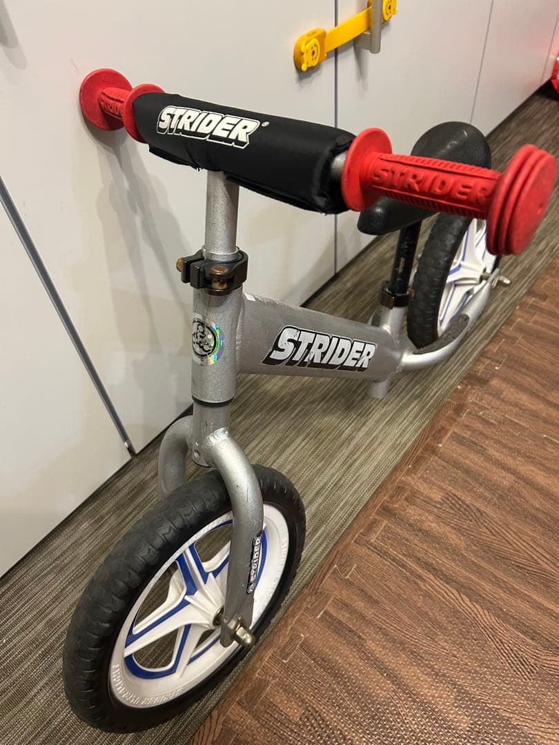 STRIDER PRO バランスバイク シルバー