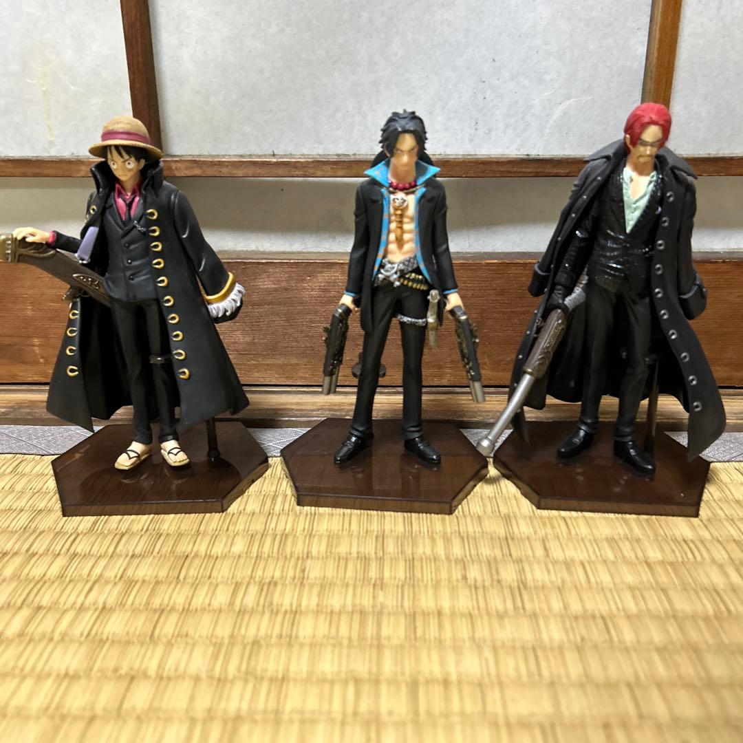 ワンビースフィギュア＆コレクションケース