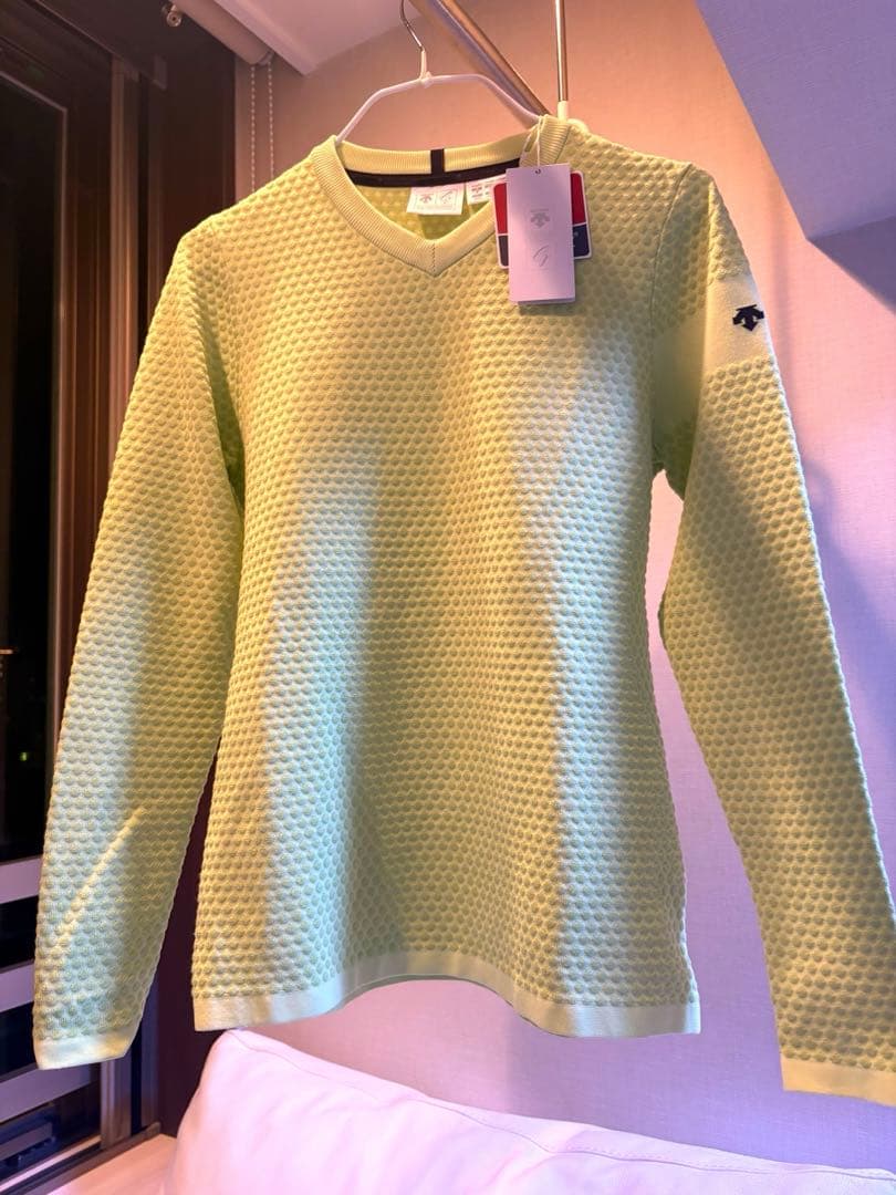 新品19,800円　デサントゴルフ　ライムグリーン Vネック セーター　M