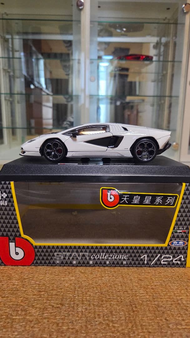 1/24 ブラーゴ ランボルギーニ カウンタック LPI 800-4