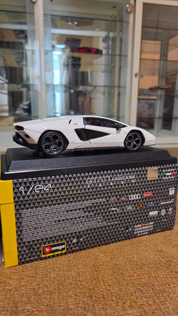 1/24 ブラーゴ ランボルギーニ カウンタック LPI 800-4