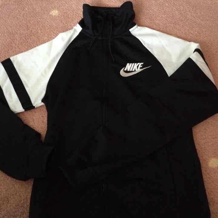 nike 上下ジャージ