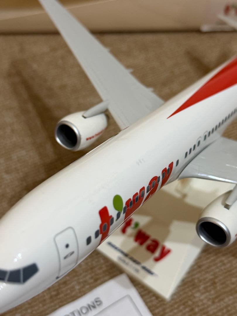 【稀少】ティーウェイ航空 B737-800 モデルプレーン