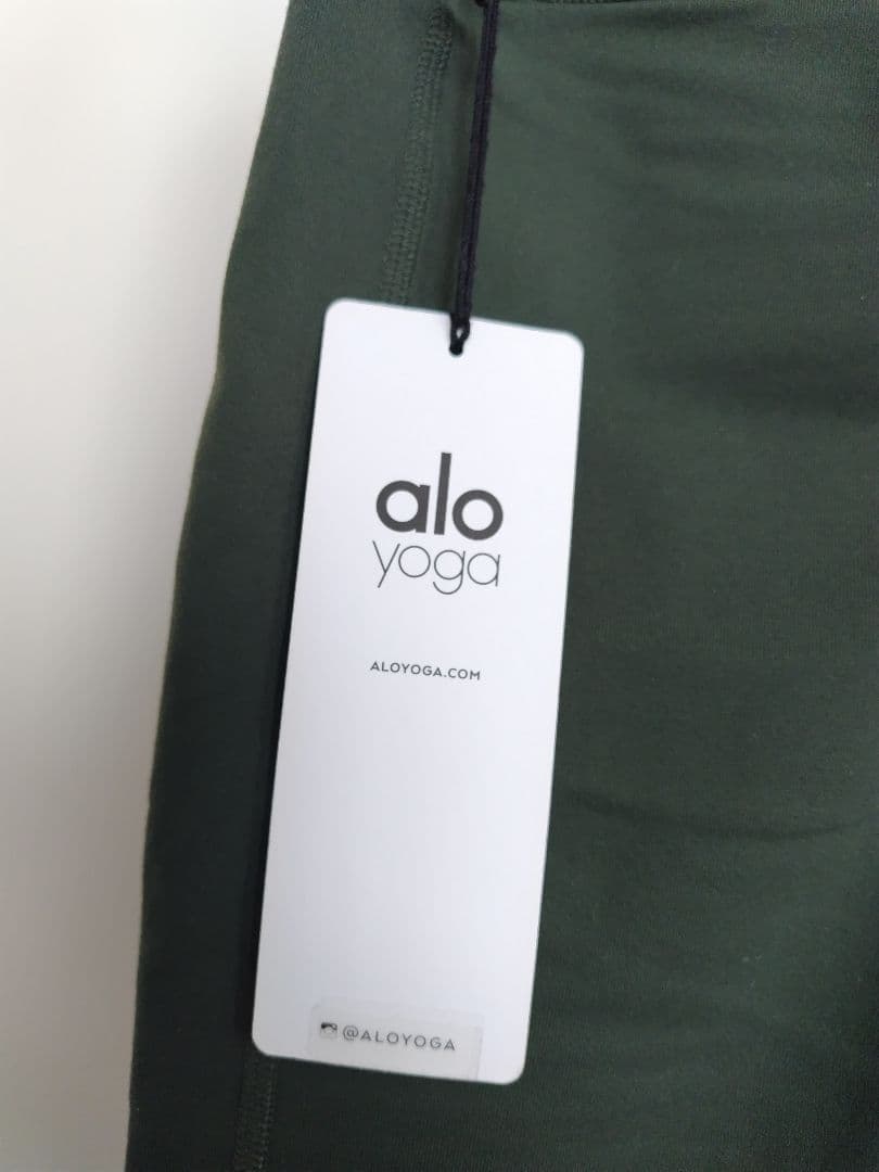 【タグ付き新品未使用】alo オリーブグリーン ハイウエストレギンス　S