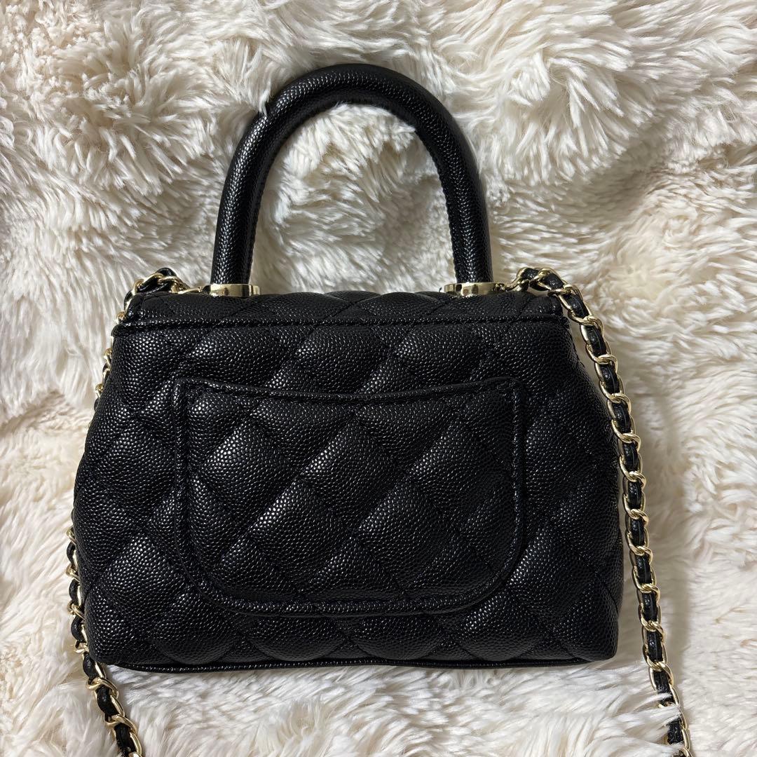 CHANEL ブラック ショルダーバッグ ゴールド金具
