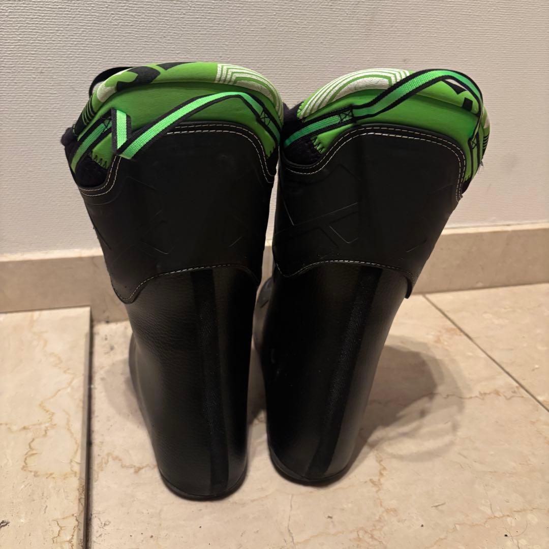 ROSSIGNOL ロシニョールのスキーブーツ　25-25.5cm