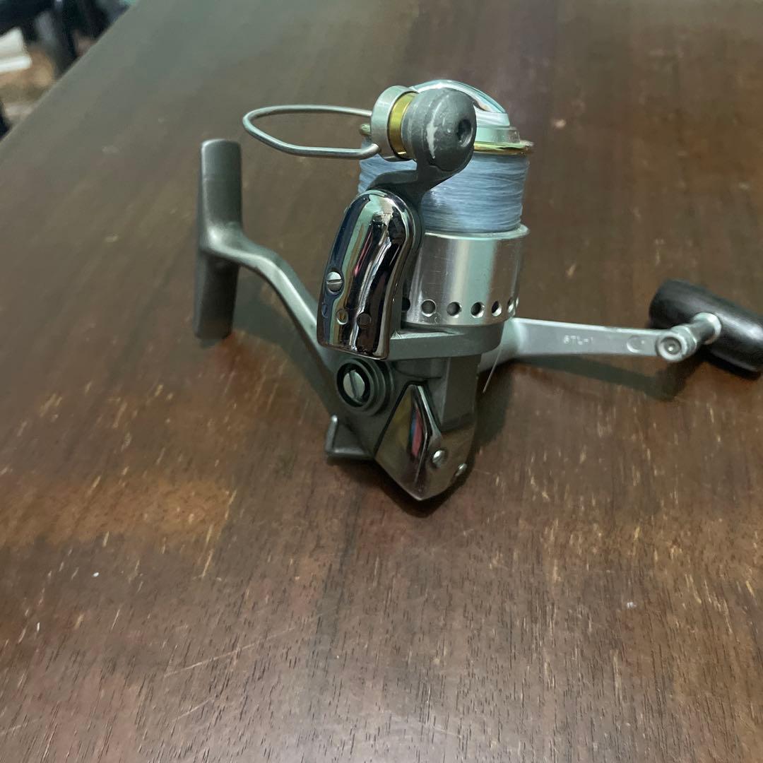 ステラ　2000 シルバー スピニングリール フロントスプール