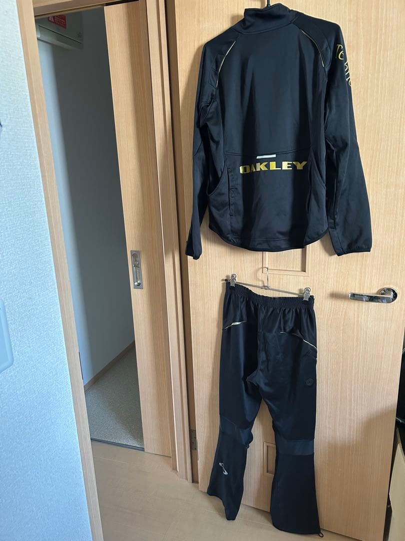 Oakley ジャージ上下セット ブラック