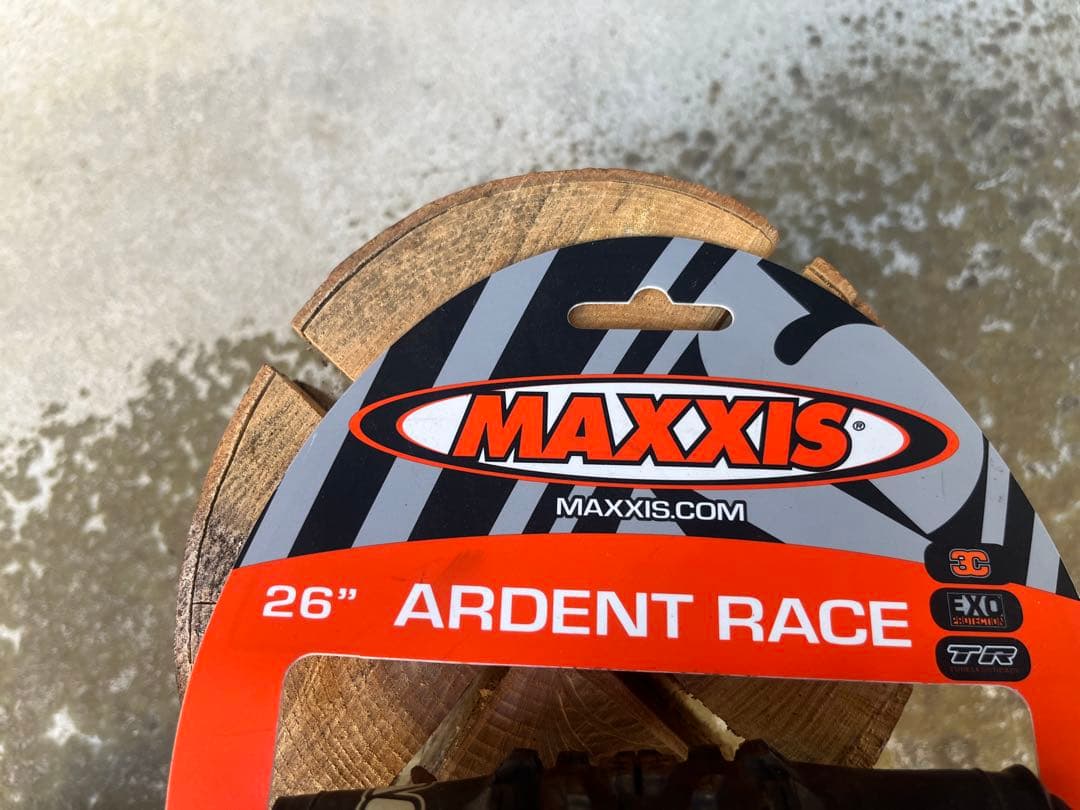 MAXXIS ARDENT RACE 26インチ チューブレスレディタイヤ