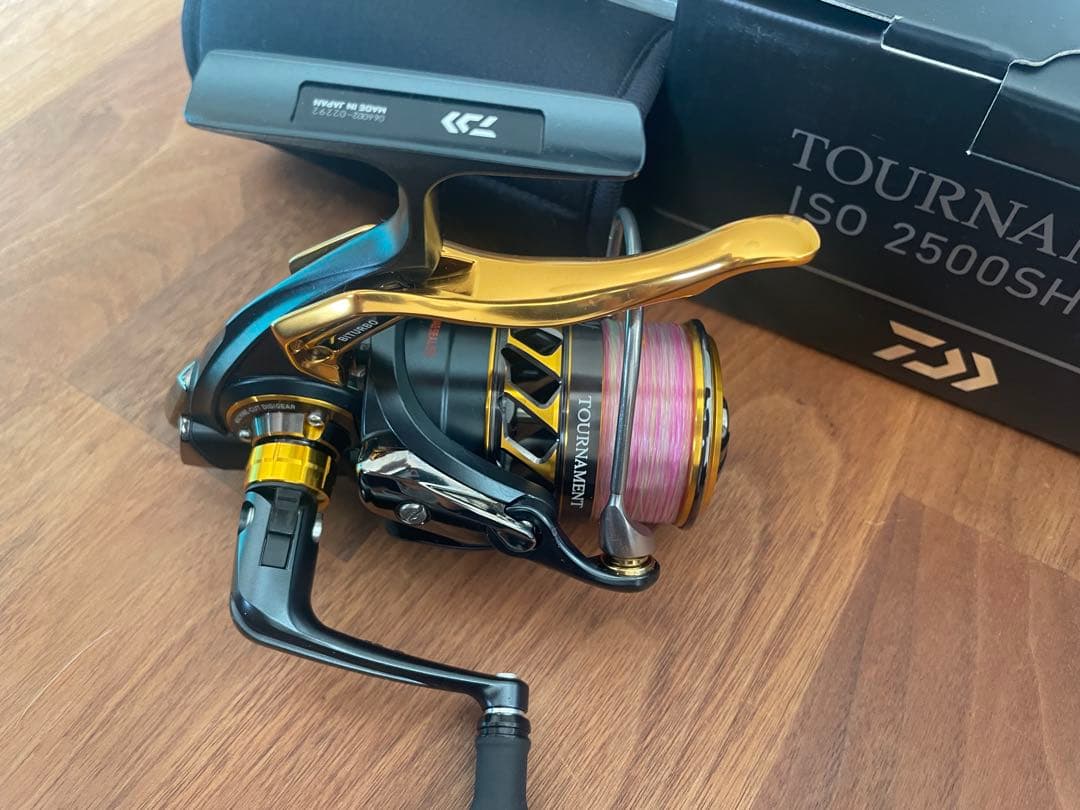 Daiwa 18 トーナメント ISO 2500SH-LBD リール 新品
