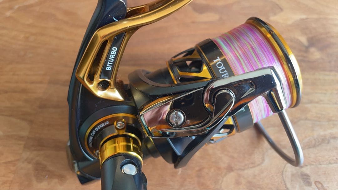 Daiwa 18 トーナメント ISO 2500SH-LBD リール 新品
