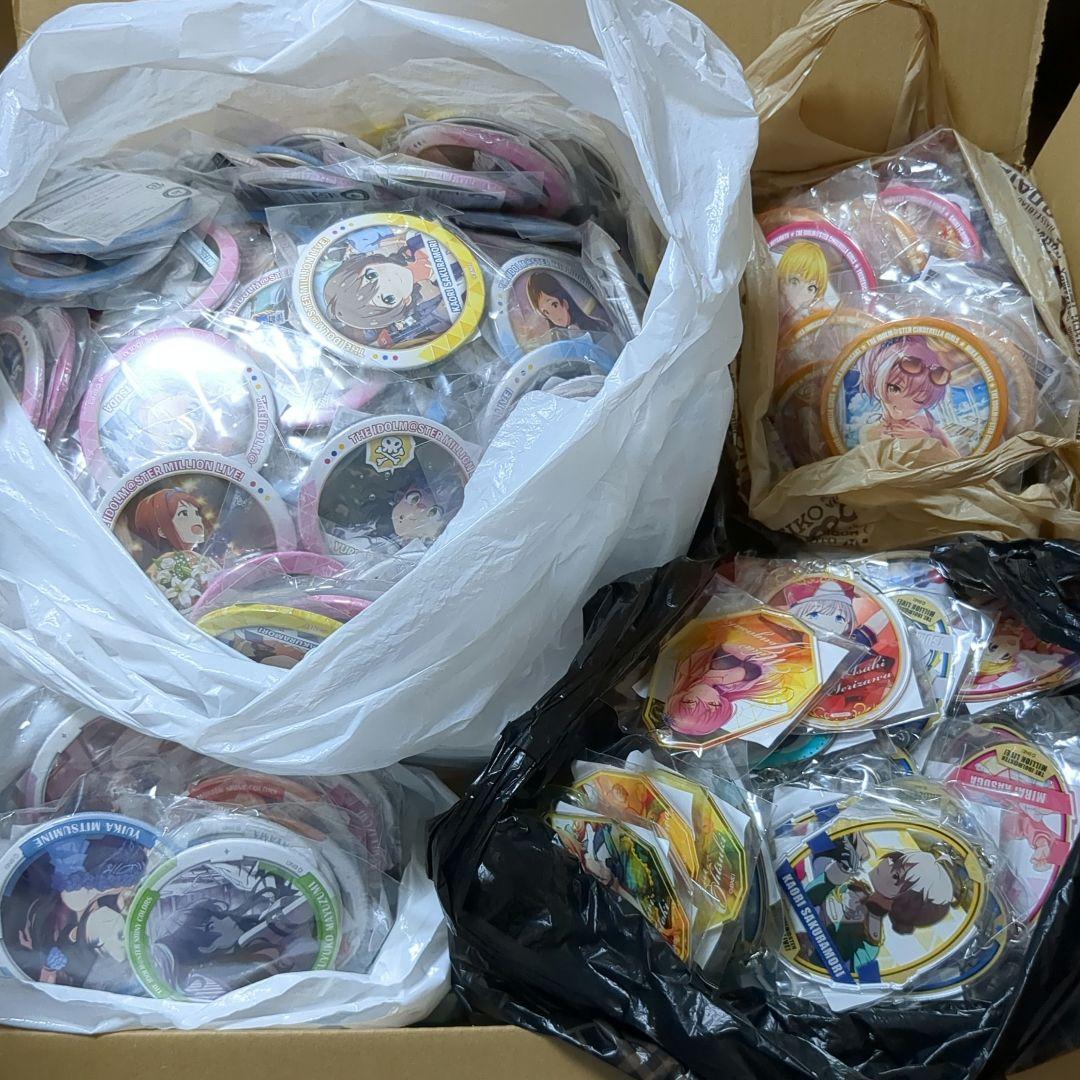 アイドルマスター系　グッズ　缶バッジ　キーホルダー　300点ほど