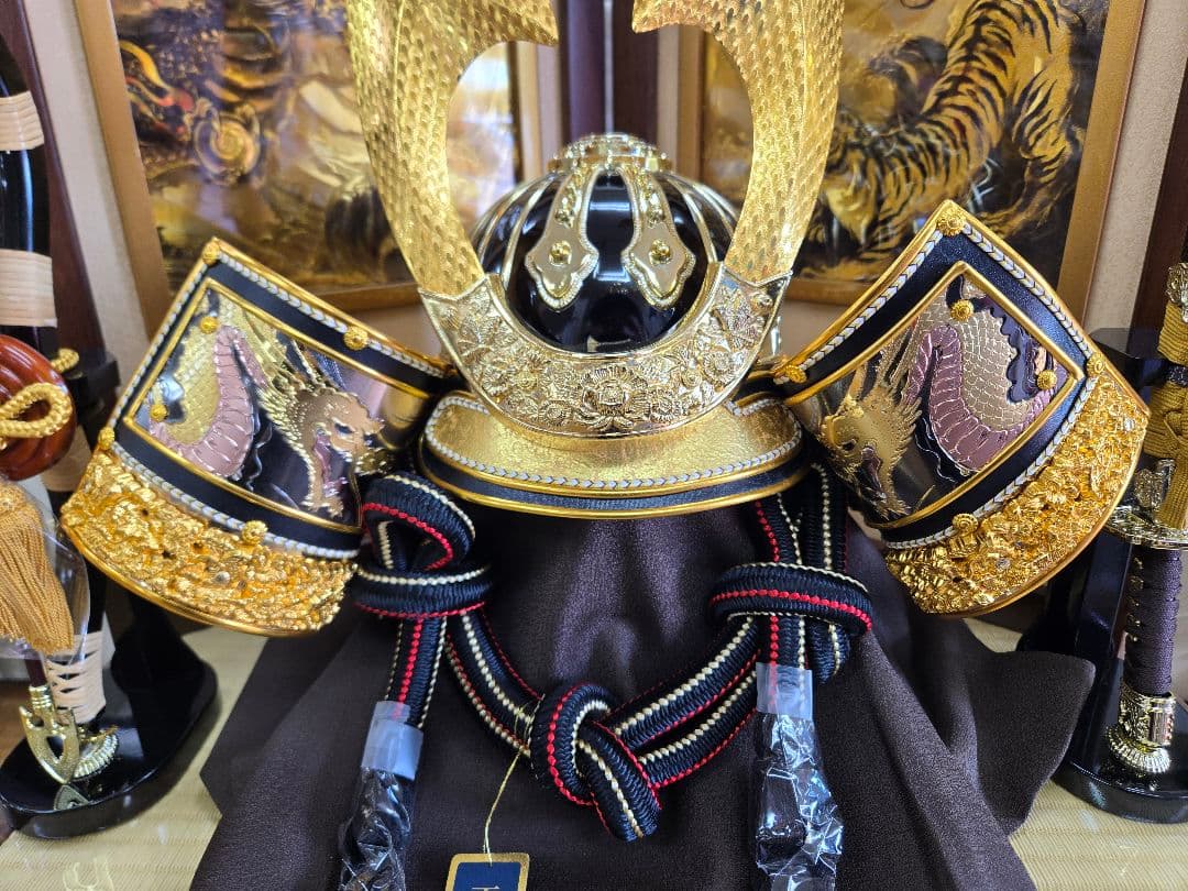 【一点限り】五月人形　兜　くわ型　収納飾り　子供着用可　S20