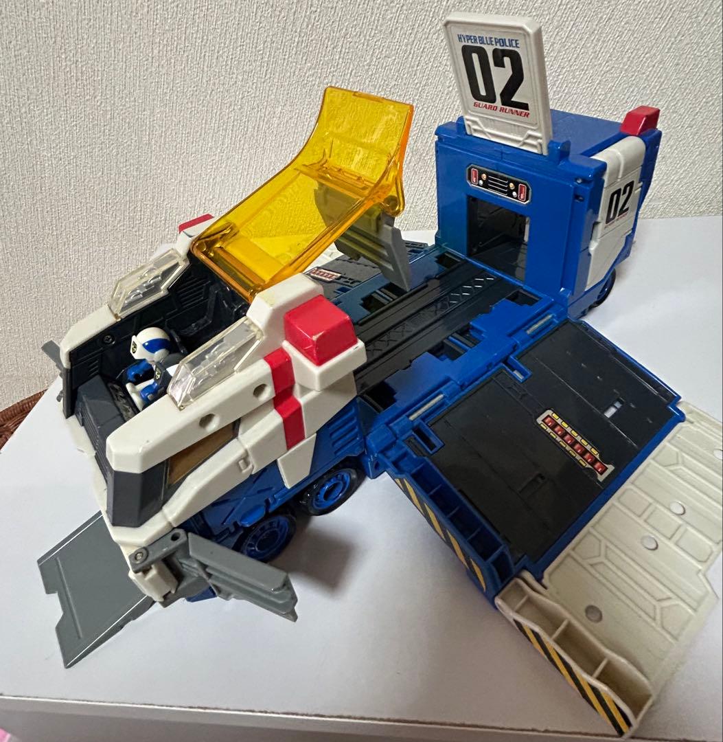 トミカ　ハイパーブルーポリス　ガードランナー