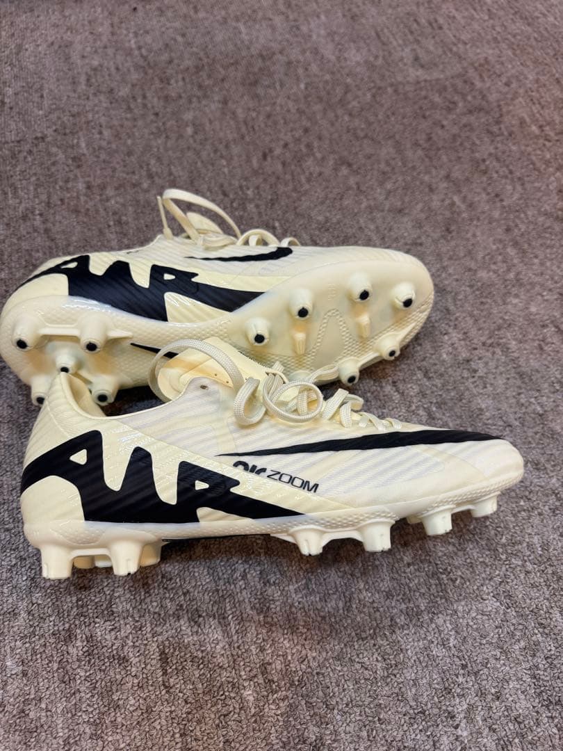 Nike サッカースパイク。新品。