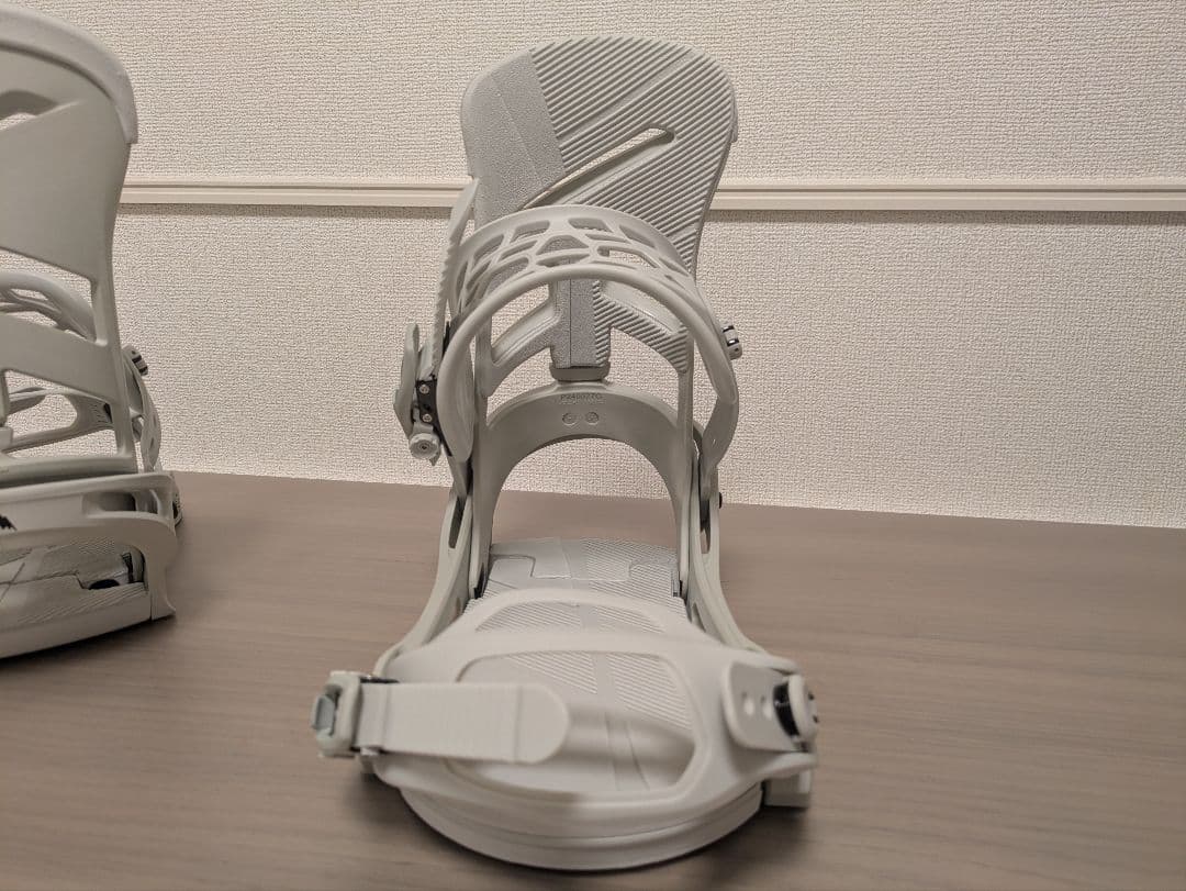 美品3時間使用のみ！Mサイズグレー2025バートン ミッションリフレックスメンズ