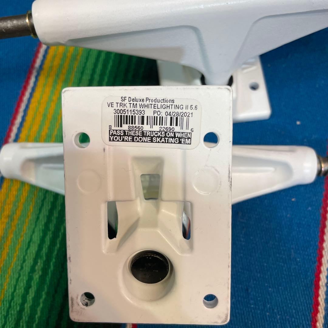 ベンチャートラック　TM WHITE LIGHTNING II 5.6